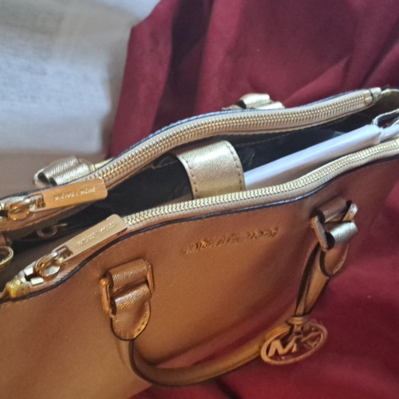 Michael Kors Gourgous Gold Satchel and Crossbody Excellent Condition - Picture 9 of 12